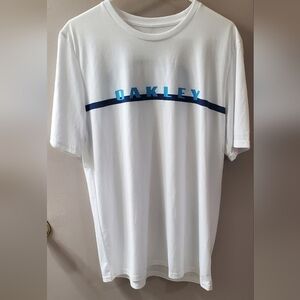 Oakley White and Blue Short Sleeve Tee New. Sz XL